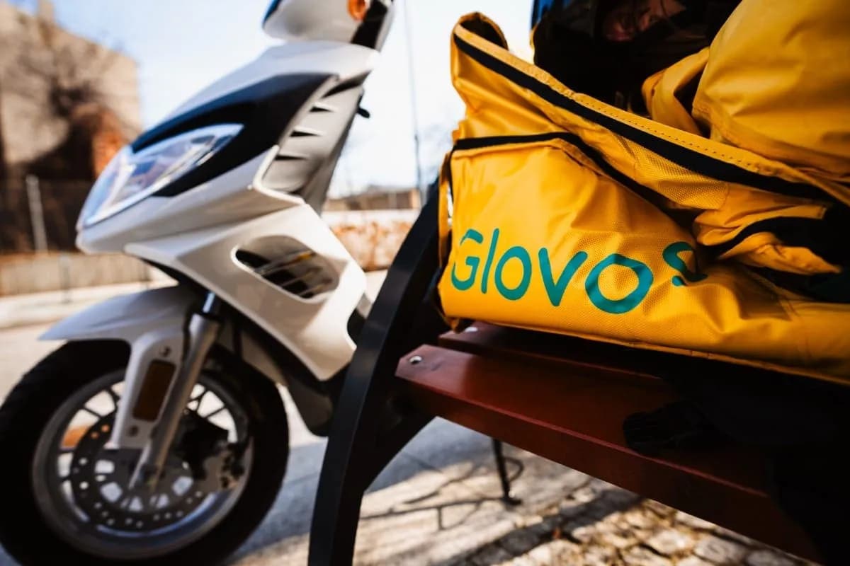 Ile można zarobić w Glovo? Realne zarobki kurierów w Polsce